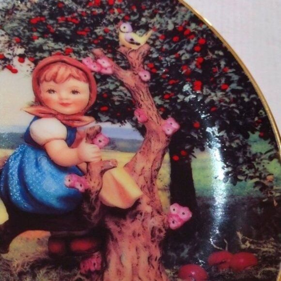 Danbury Mint M J Hummel Apple Tree Boy & Girl Plate Little Companions 1992 - Picture 5 of 7